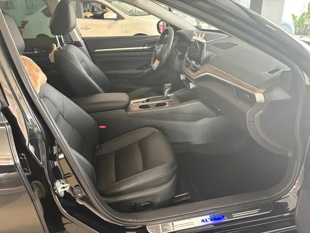 NISSAN TEANA 2022