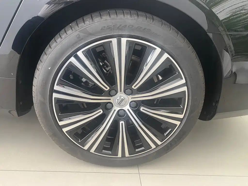 VOLVO S90 2024