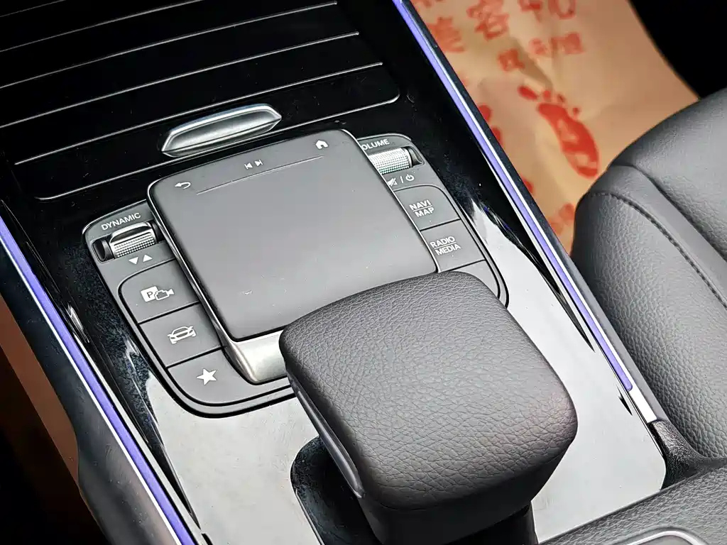 MERCEDES BENZ GLB 2023