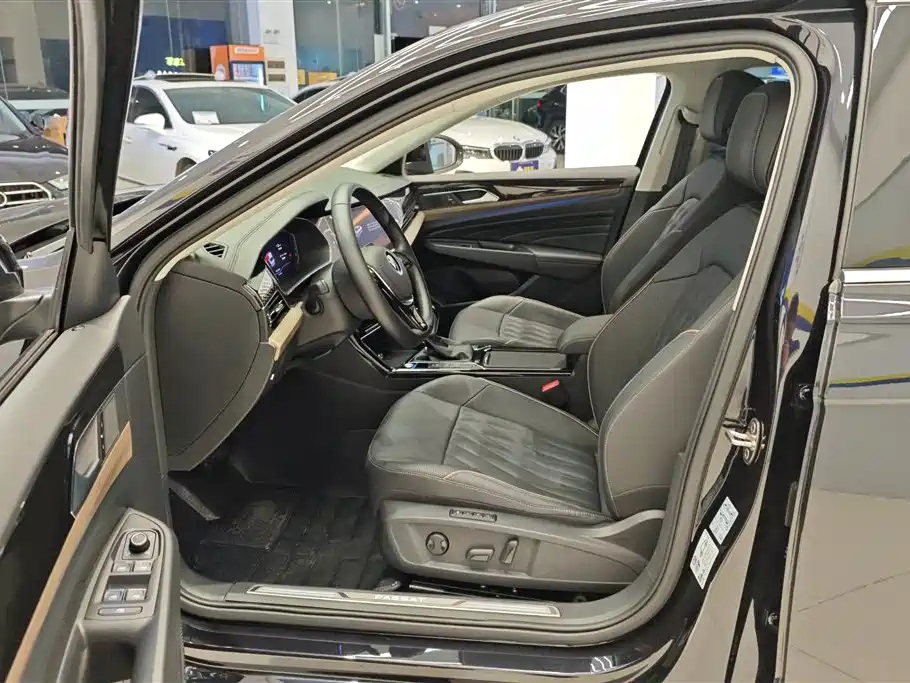 VOLKSWAGEN PASSAT 2020