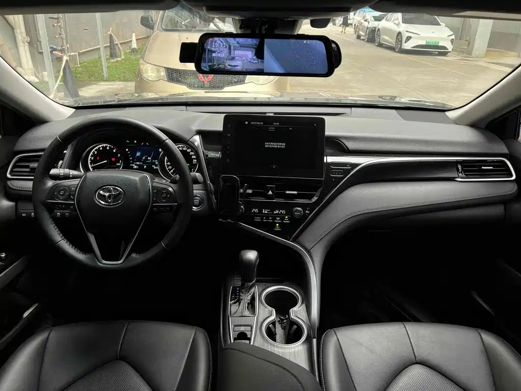 TOYOTA CAMRY 2023