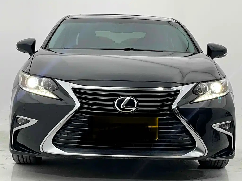 LEXUS ES 2015