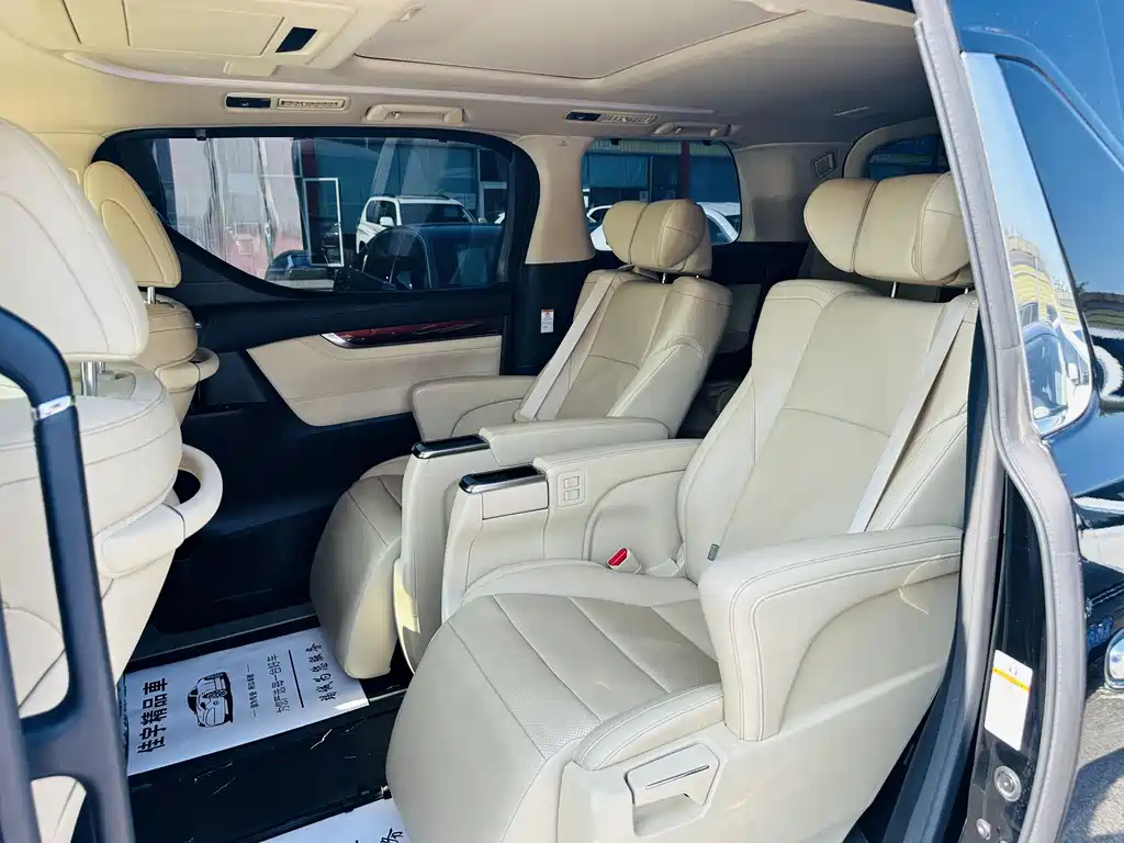 TOYOTA ALPHARD 2015