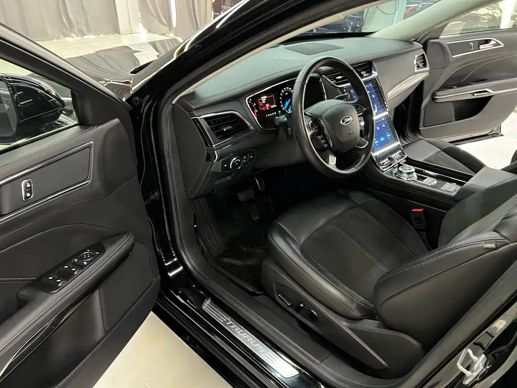FORD TAURUS 2019