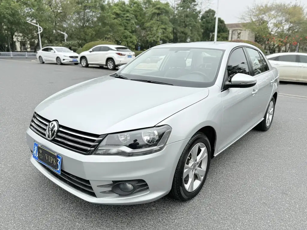 VOLKSWAGEN BORA 2015