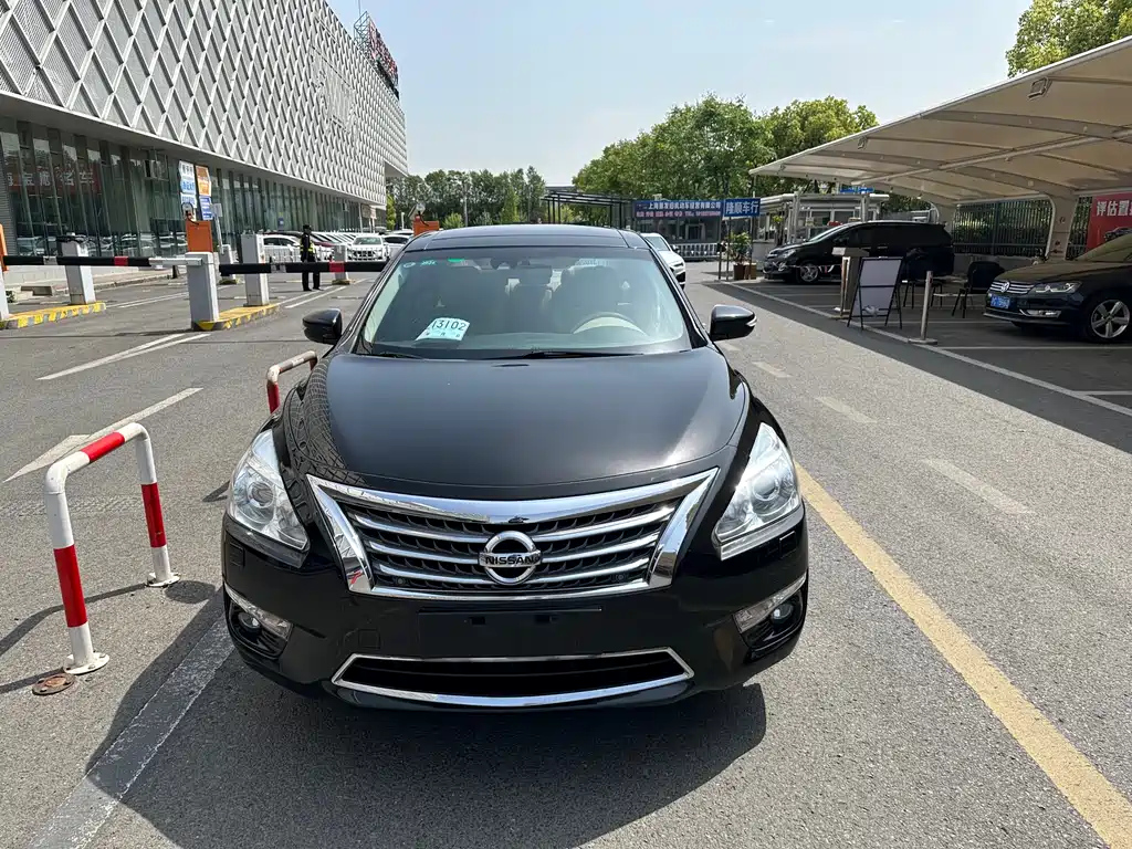 NISSAN TEANA 2015