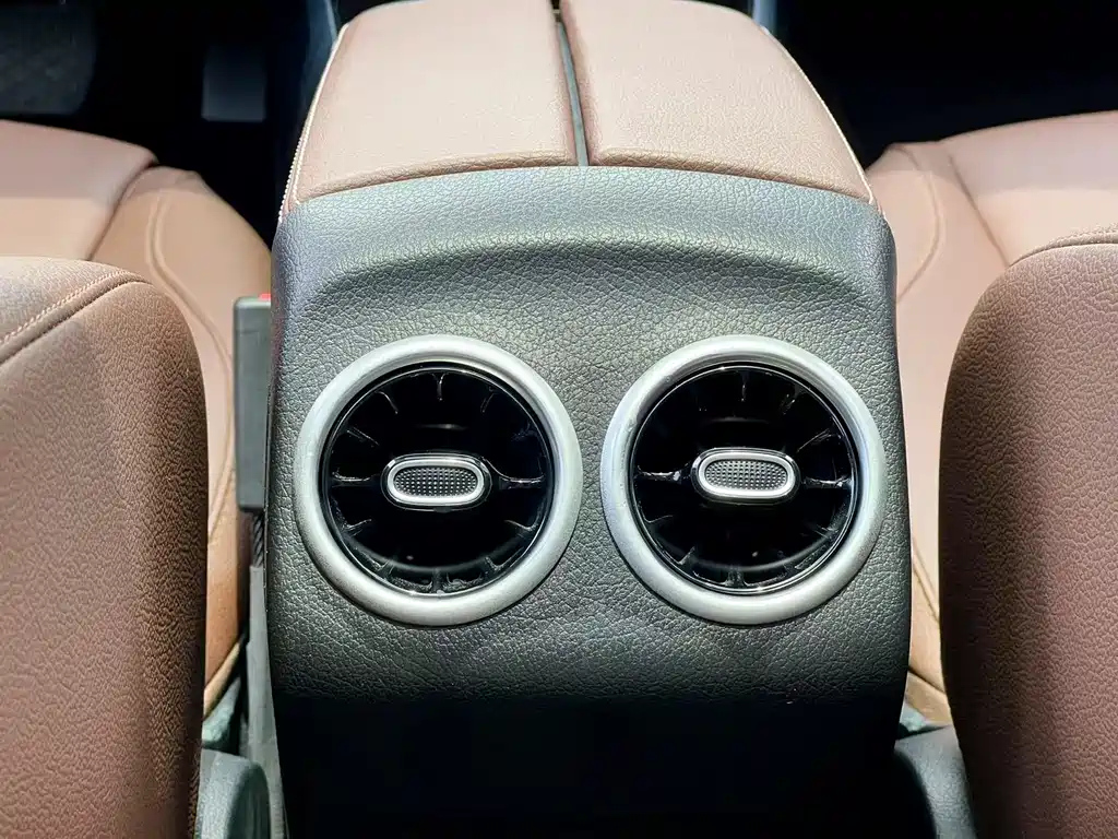 MERCEDES BENZ GLB 2024