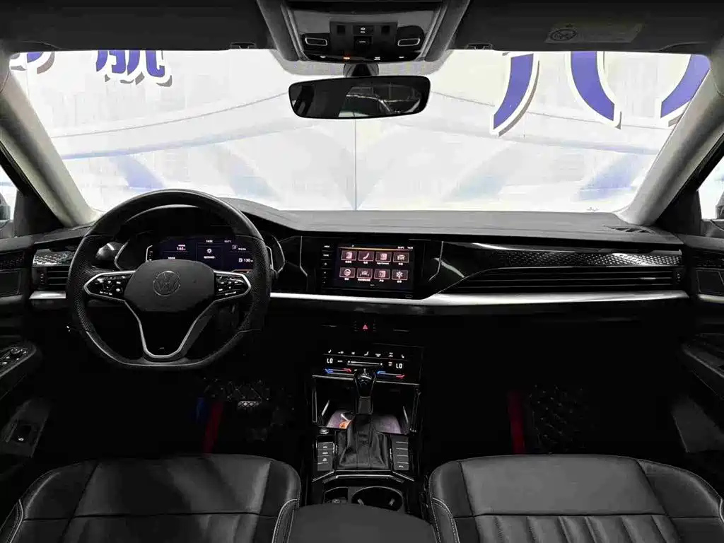 VOLKSWAGEN PASSAT 2023