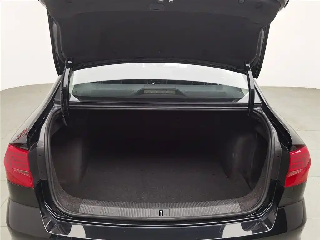 VOLKSWAGEN BORA 2018