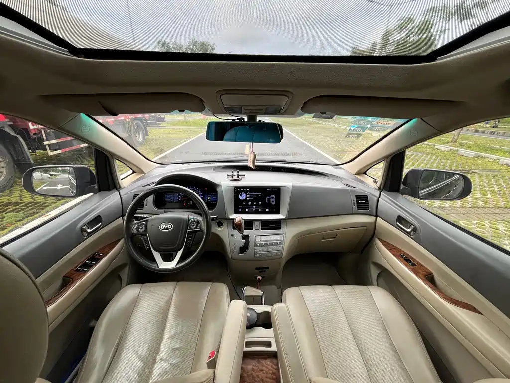 BYD M6 2015