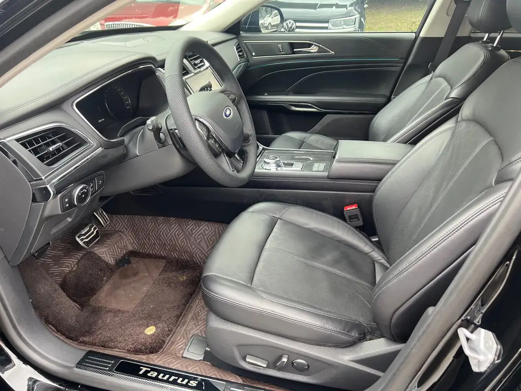FORD TAURUS 2019