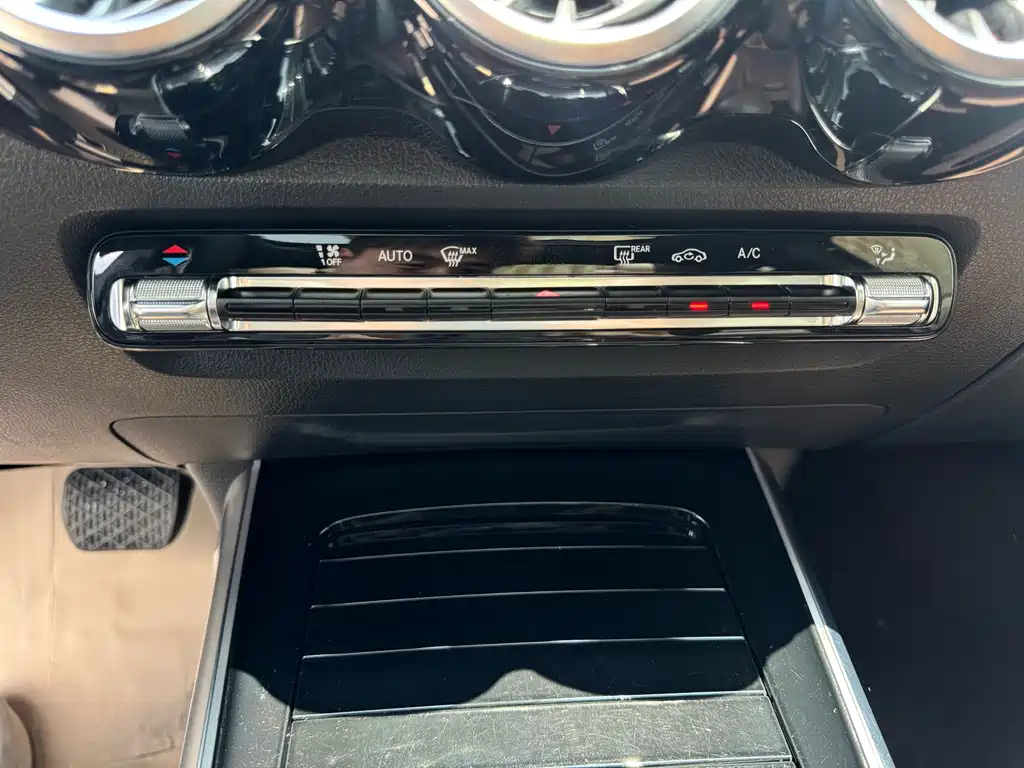 MERCEDES BENZ GLB 2023