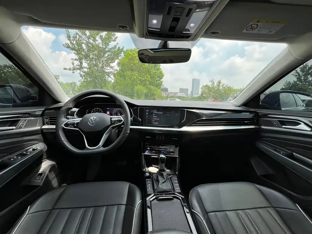 VOLKSWAGEN PASSAT 2023