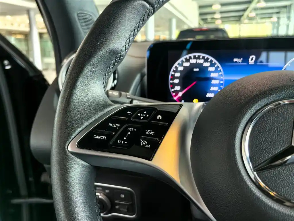 MERCEDES BENZ GLB 2024