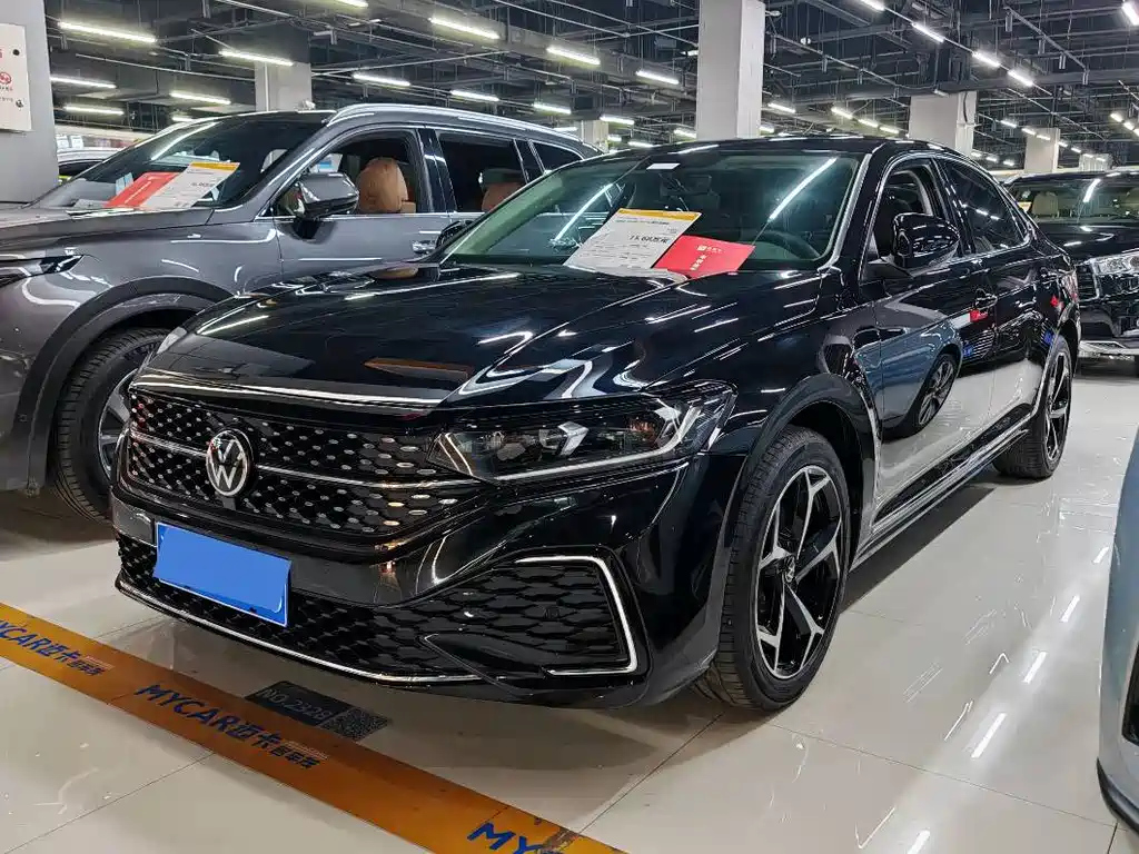 VOLKSWAGEN PASSAT 2024