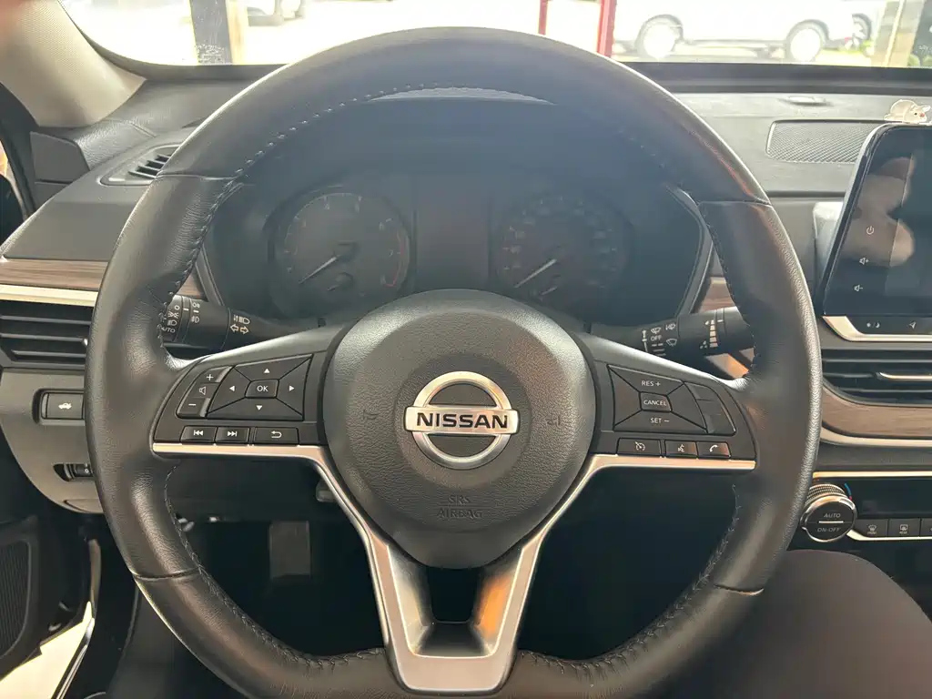 NISSAN TEANA 2022