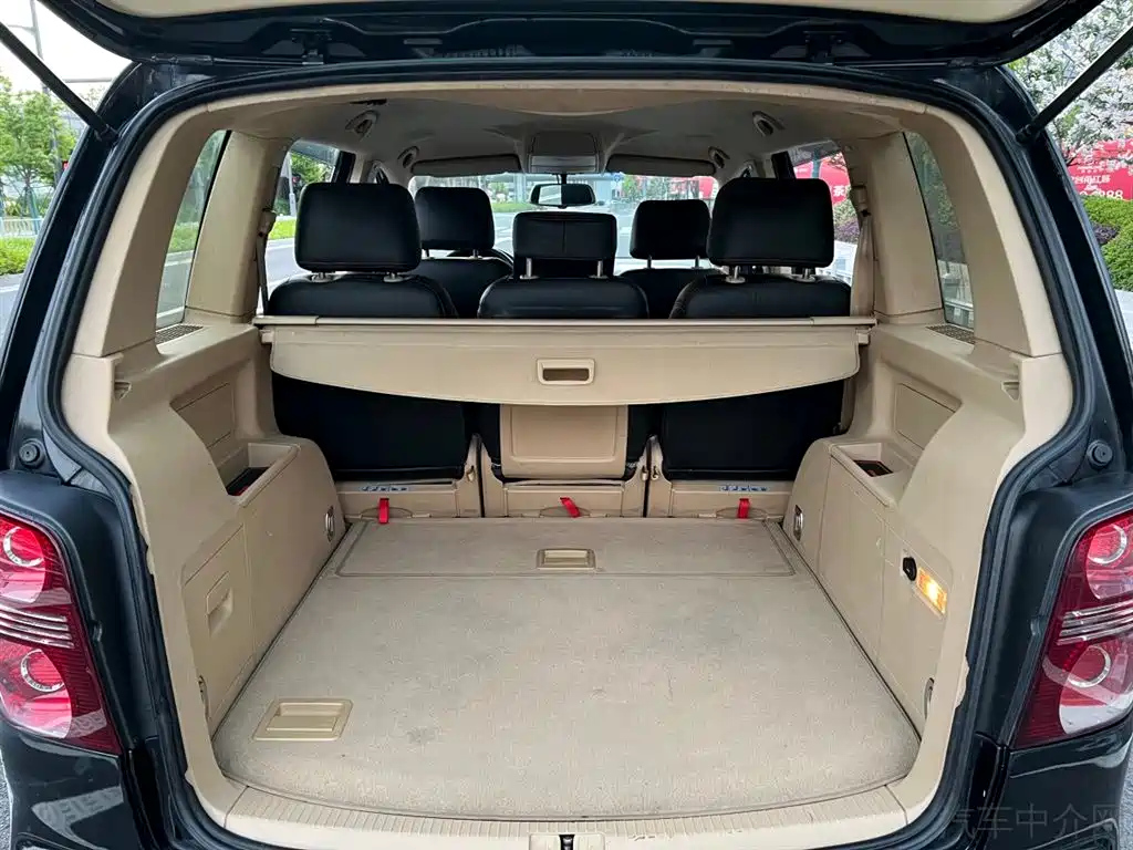 VOLKSWAGEN TOURAN 2009