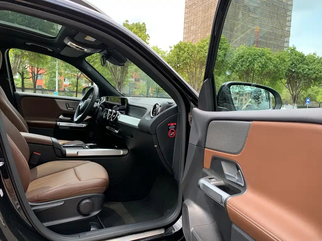 MERCEDES BENZ GLB 2024