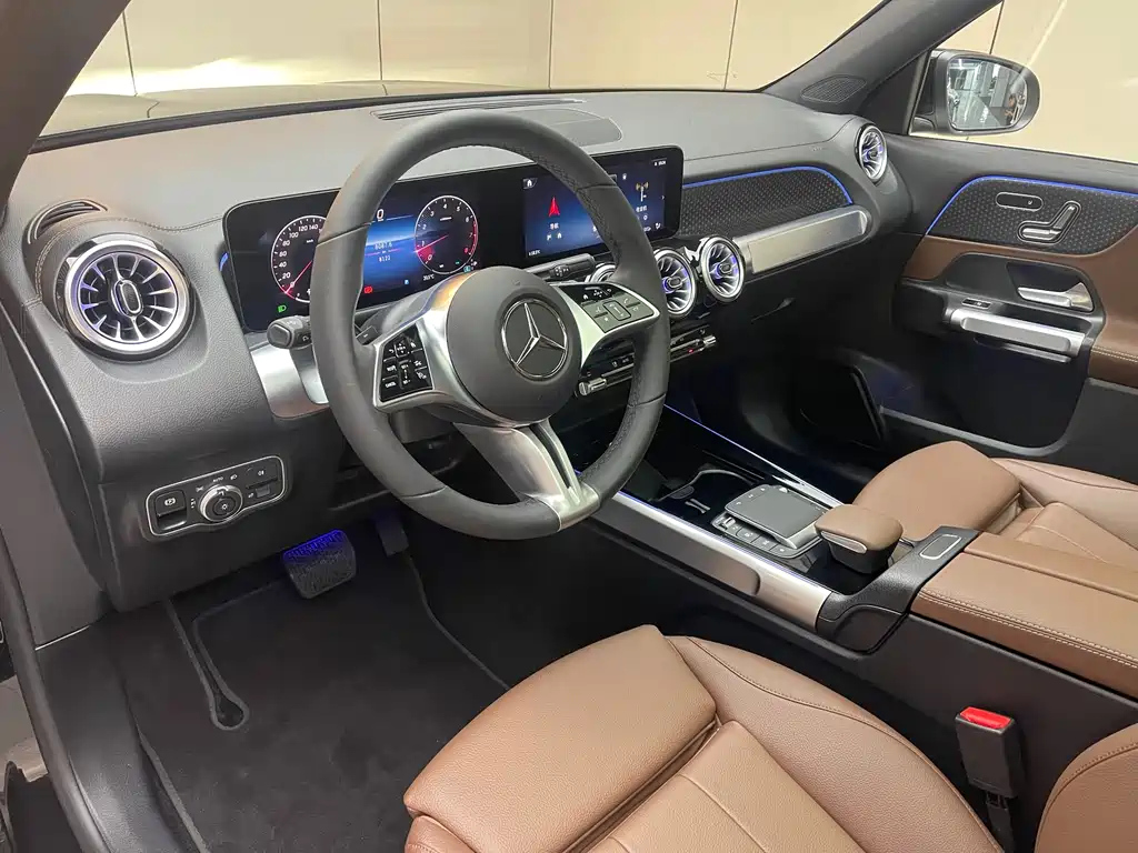MERCEDES BENZ GLB 2024