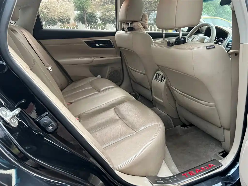 NISSAN TEANA 2015