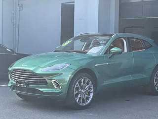 ASTON MARTIN DBX
