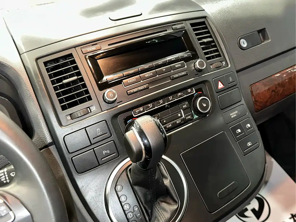VOLKSWAGEN MULTIVAN 2012