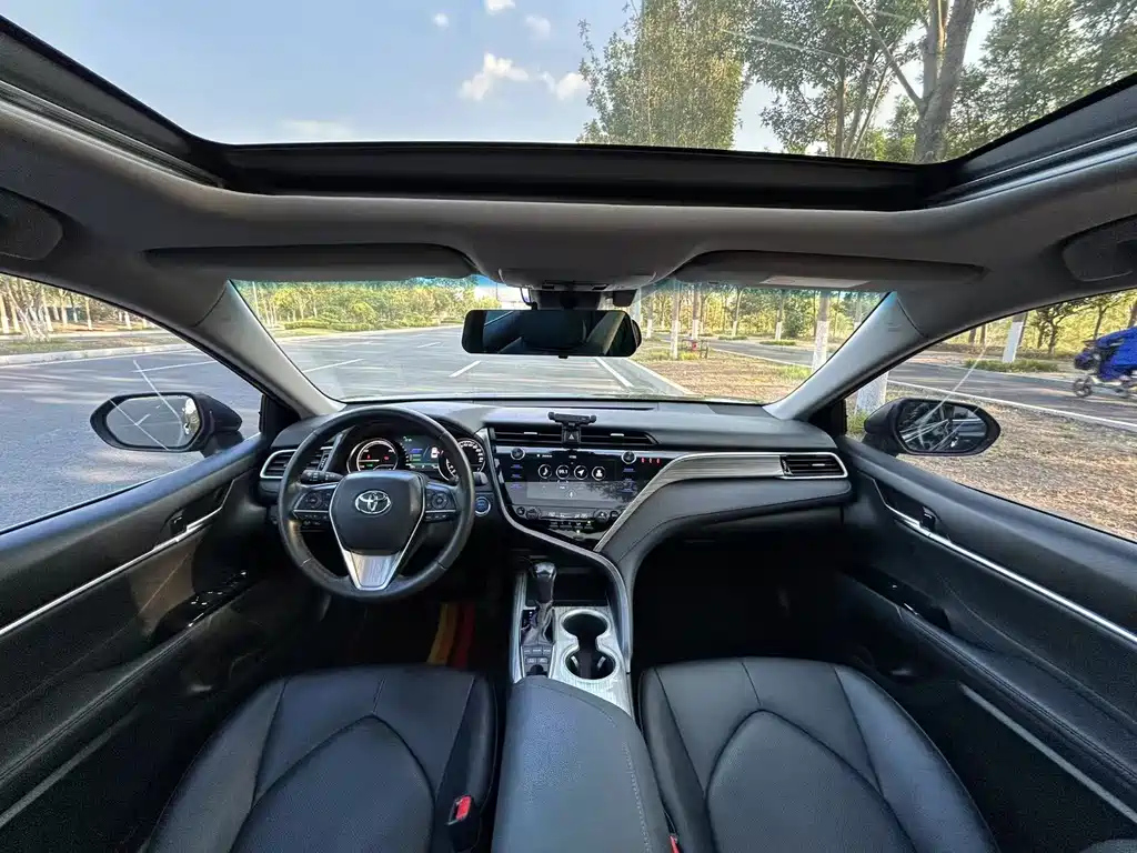 TOYOTA CAMRY 2019