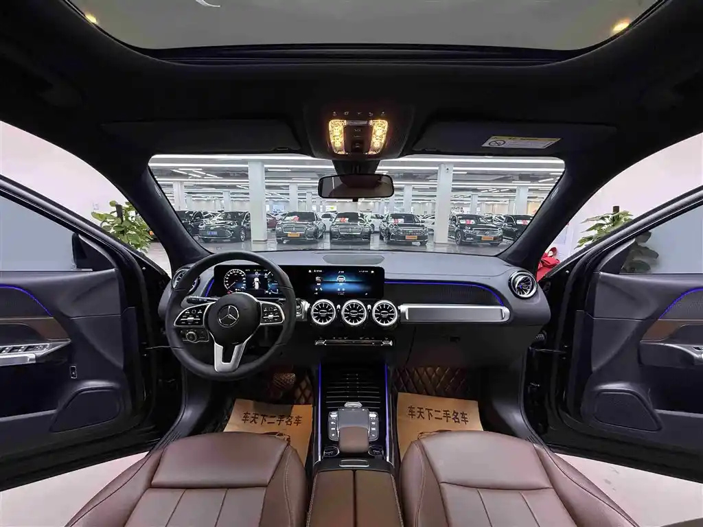 MERCEDES BENZ GLB 2023