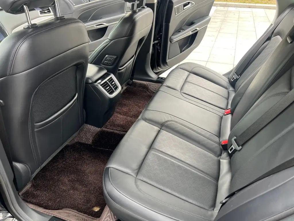 FORD TAURUS 2019