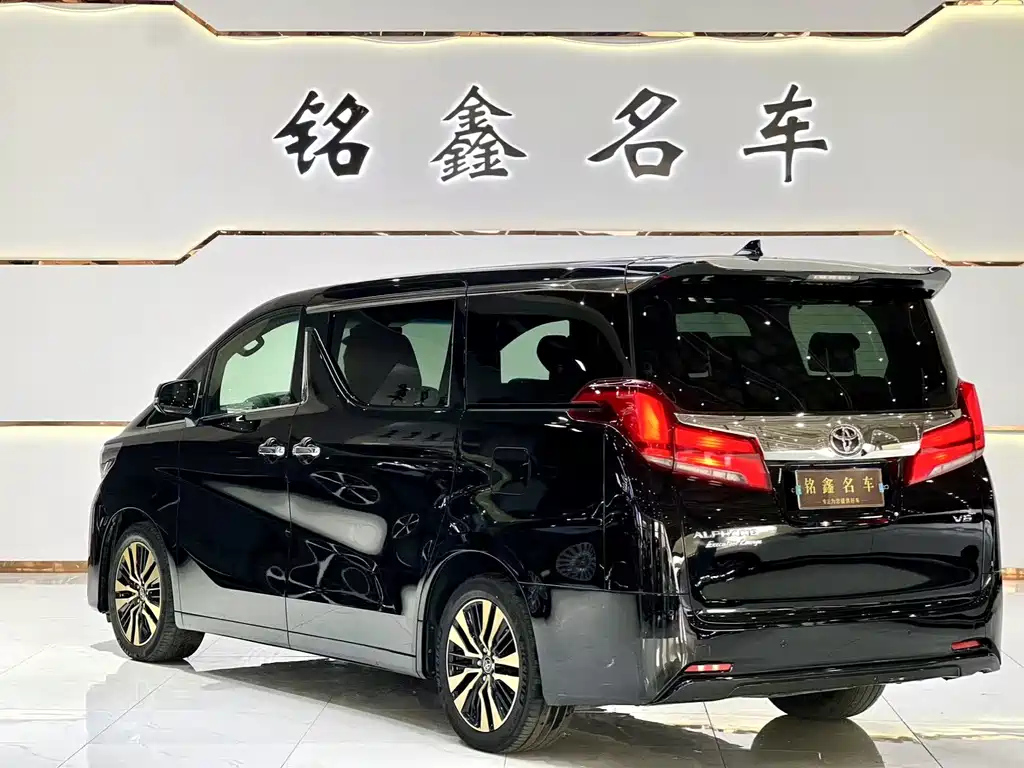 TOYOTA ALPHARD 2018
