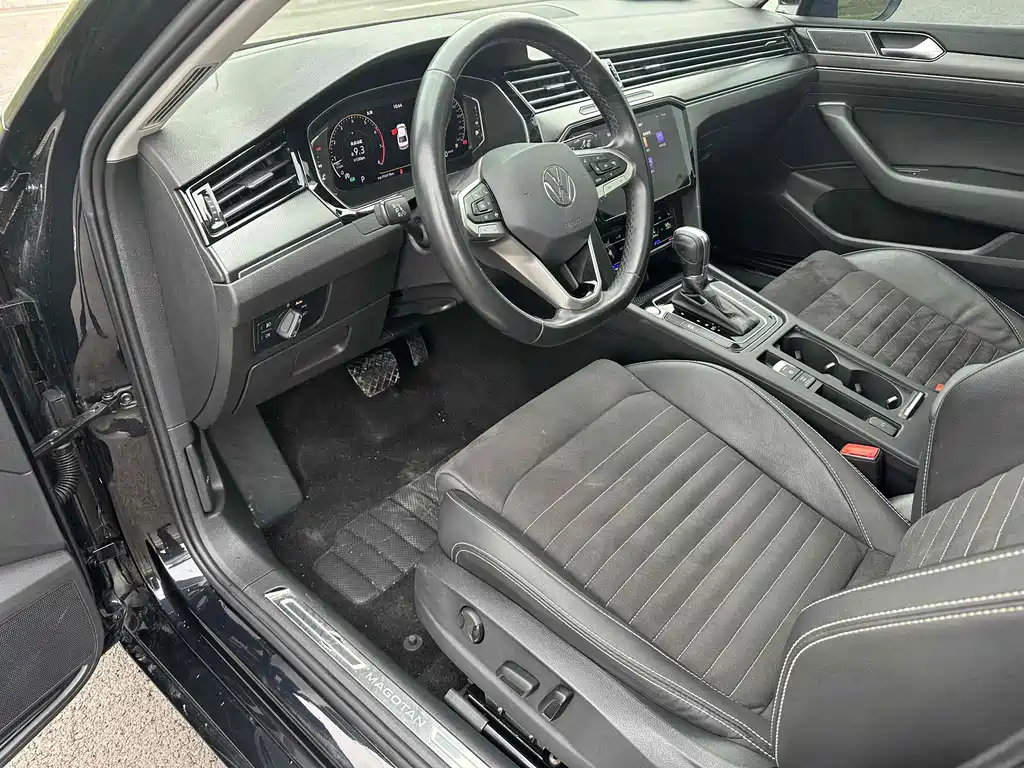 VOLKSWAGEN MAGOTAN 2020