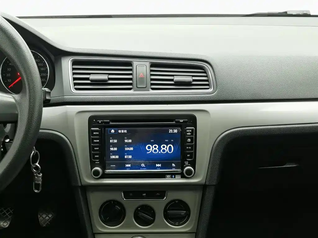 VOLKSWAGEN LAVIDA 2013
