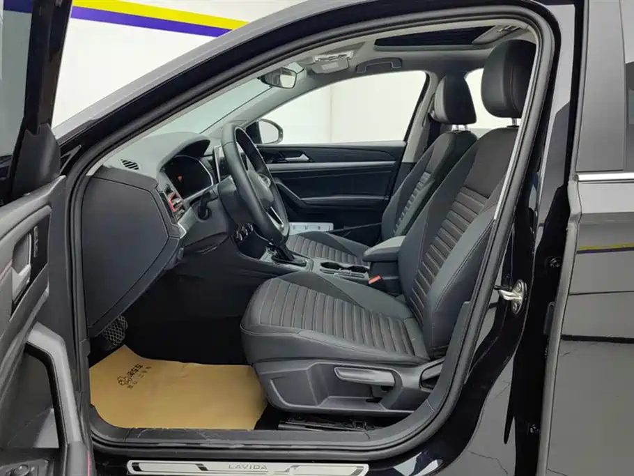 VOLKSWAGEN LAVIDA 2023