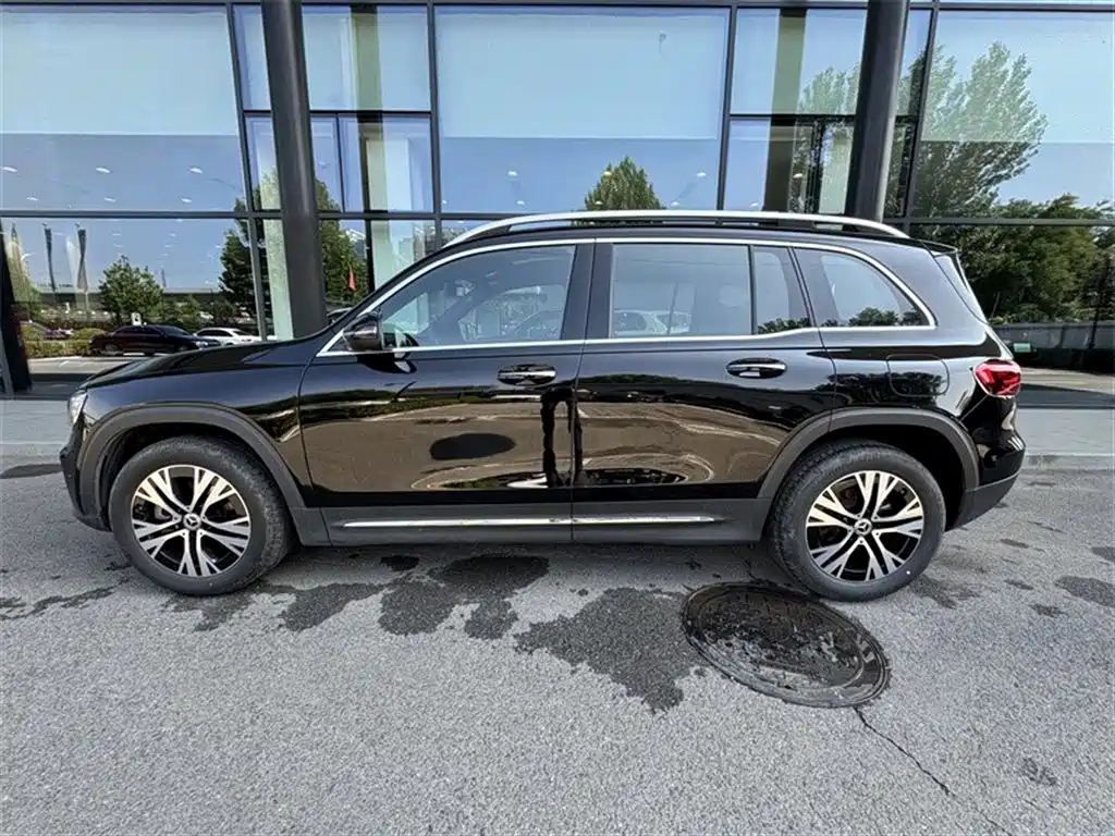 MERCEDES BENZ GLB 2024