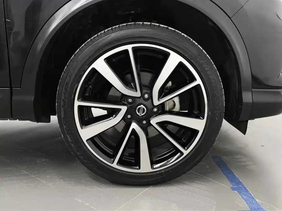 NISSAN QASHQAI 2019