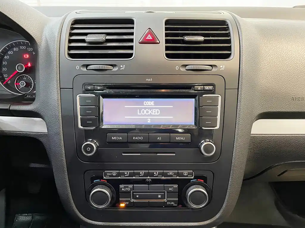 VOLKSWAGEN SAGITAR 2011