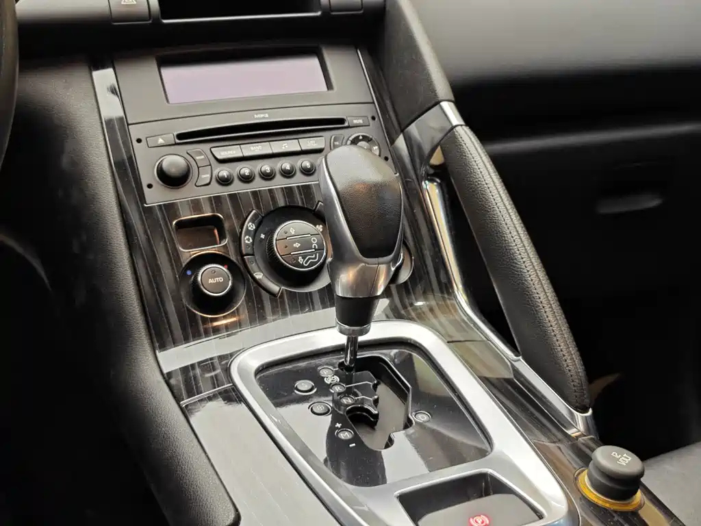 PEUGEOT 3008 2013