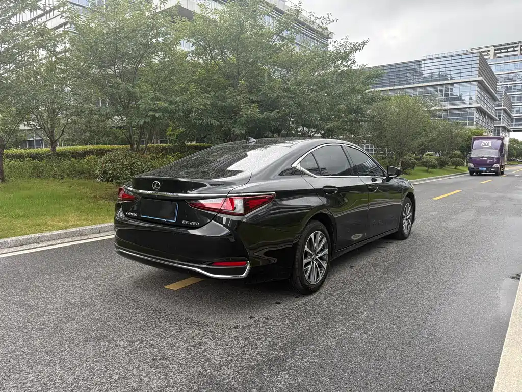 LEXUS ES 2023