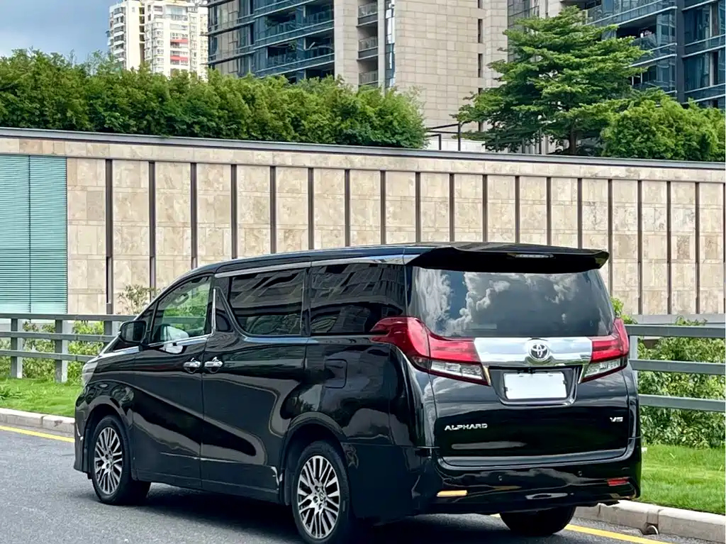 TOYOTA ALPHARD 2015