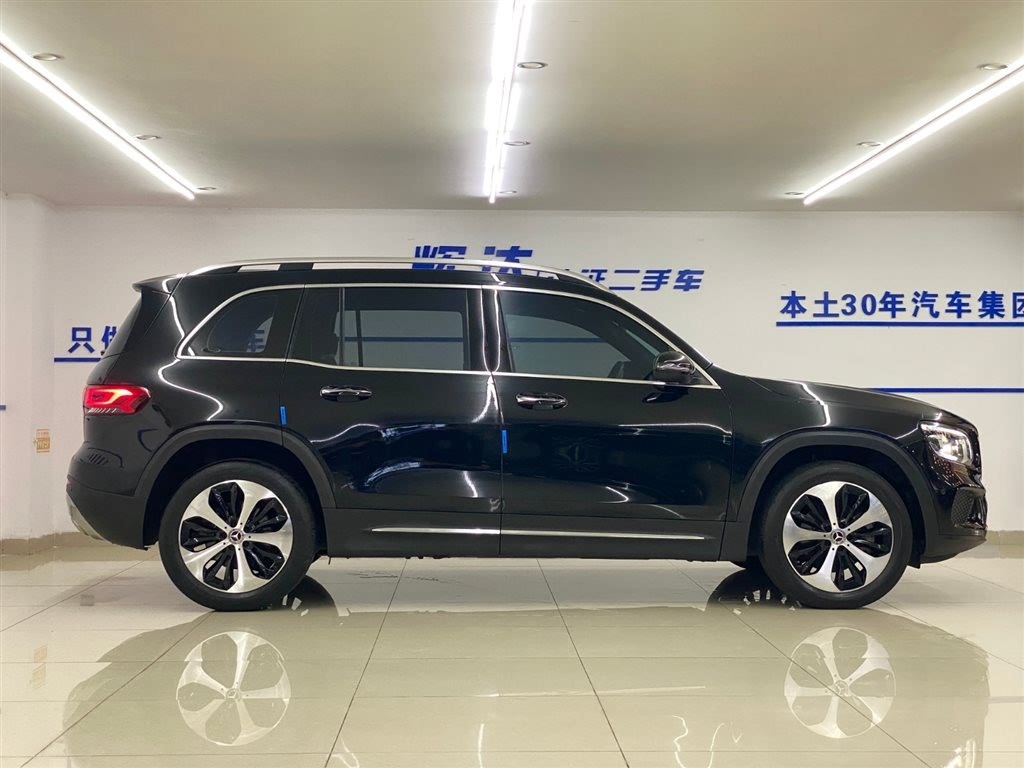 MERCEDES BENZ GLB 2023