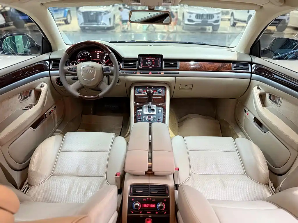 AUDI A8 2010