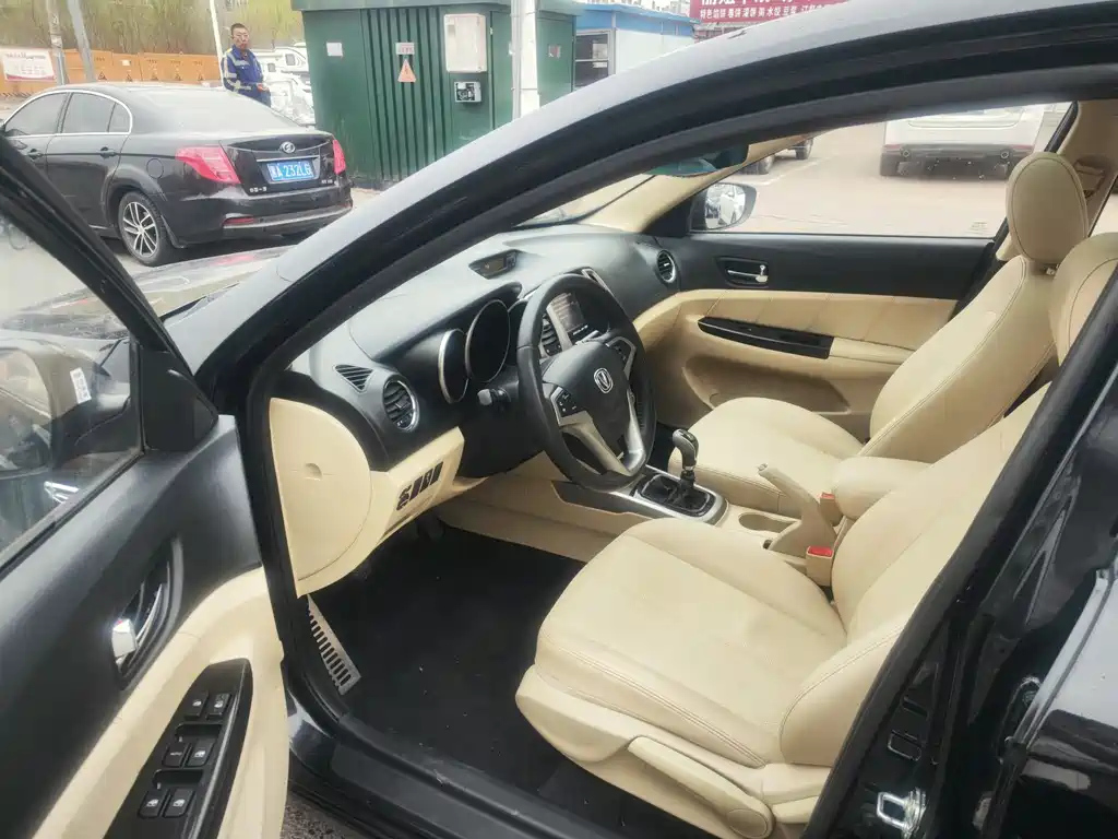 CHANGAN EADO 2015