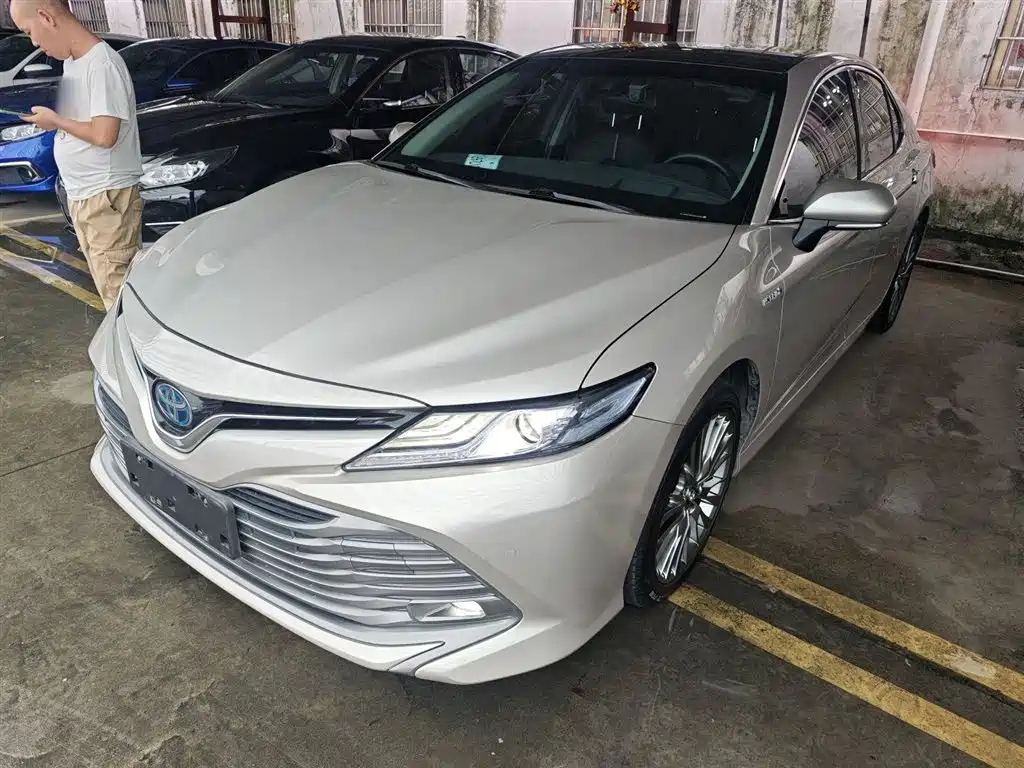 TOYOTA CAMRY 2019