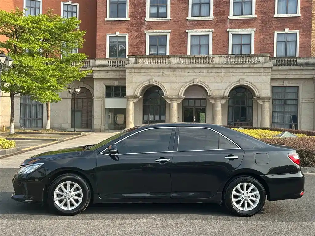 TOYOTA CAMRY 2016