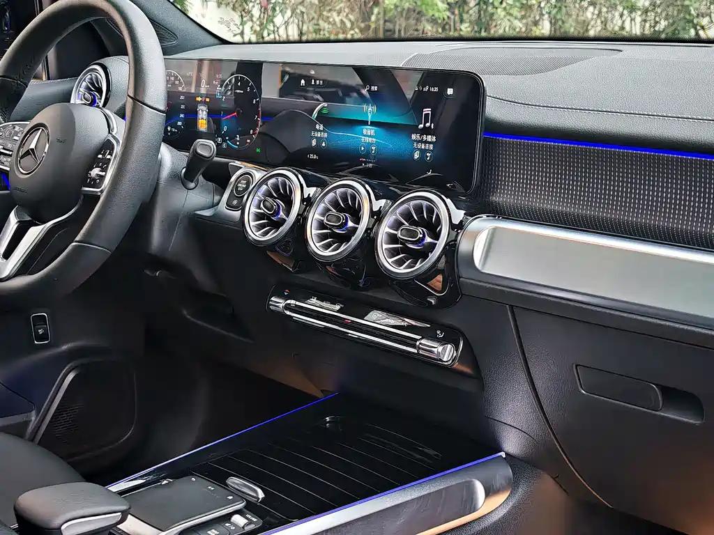 MERCEDES BENZ GLB 2023