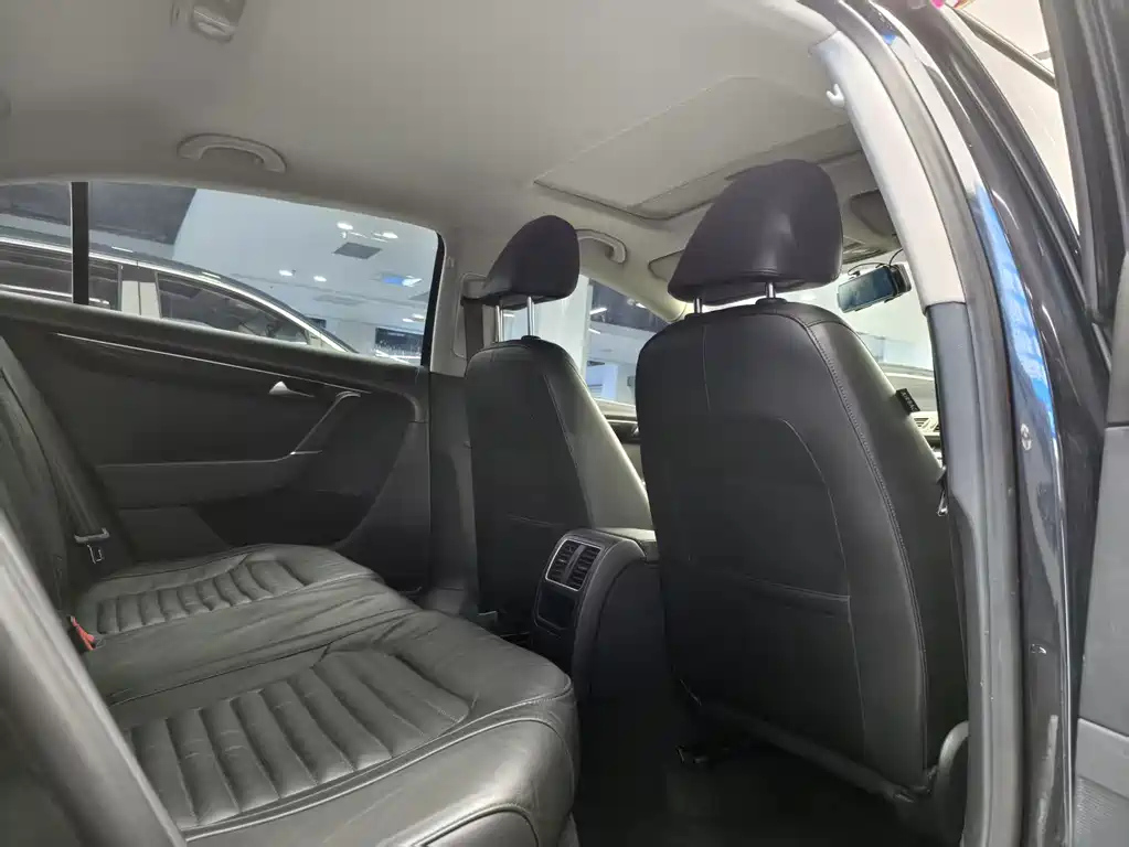 VOLKSWAGEN MAGOTAN 2013