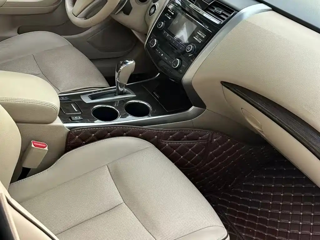NISSAN TEANA 2015