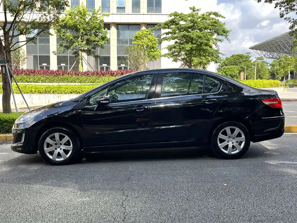 PEUGEOT 408 2013