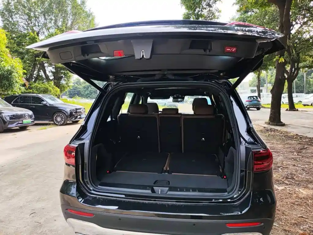 MERCEDES BENZ GLB 2024