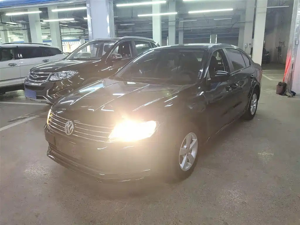 VOLKSWAGEN LAVIDA 2015